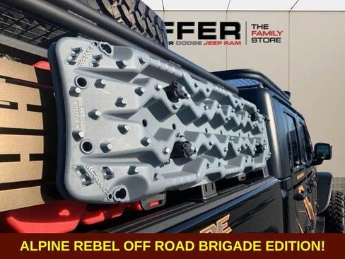 Used 2023 Jeep Gladiator Sport AWD/4WD image 35