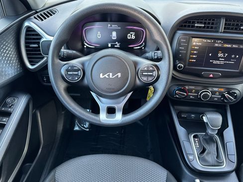 Used 2023 Kia Soul LX w/ LX Technology Package image 16