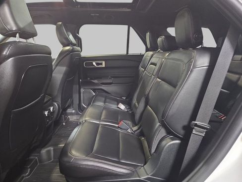 Used 2020 Ford Explorer XLT w/ Equipment Group 202A image 17
