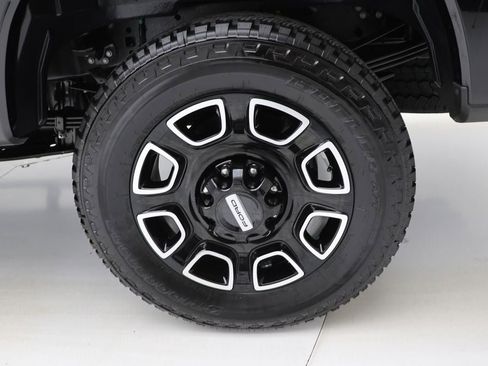 Used 2025 Ford F250 Platinum w/ Platinum Plus Package image 16