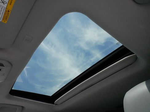 Certified 2021 Toyota Highlander XLE FWD image 32