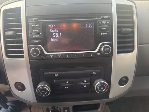 Used 2015 Nissan Frontier SV image 10