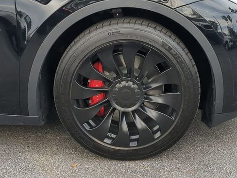 Used 2025 Tesla Model Y Performance image 11