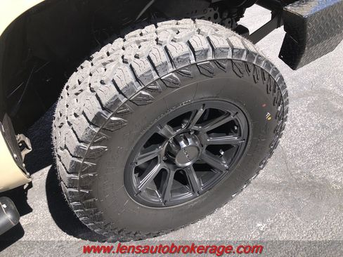 Used 2019 Toyota Tundra SR5 w/ SR5 Upgrade Package image 28