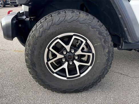 Used 2024 Jeep Wrangler Unlimited Rubicon image 5
