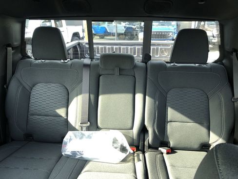 New 2026 RAM 1500 4x4 Crew Cab image 19