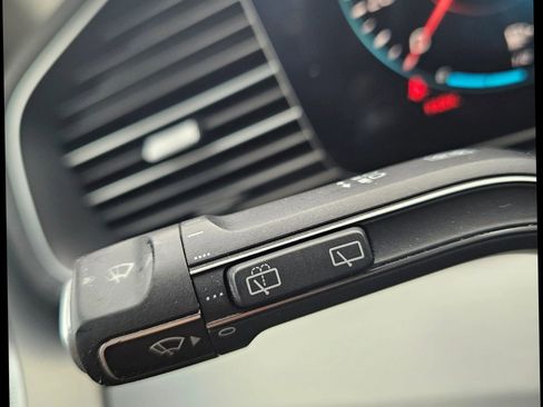 Used 2020 Mercedes-Benz GLE 350 4MATIC w/ MBUX Technology Package image 17