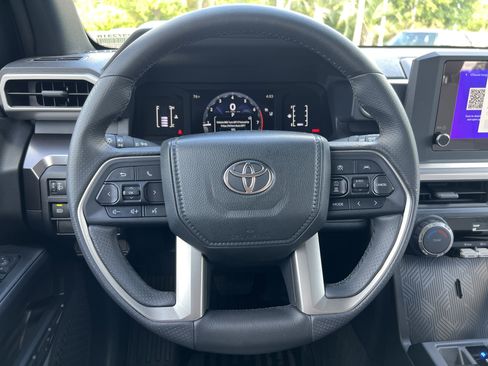 Used 2025 Toyota 4Runner SR5 AWD/4WD image 18
