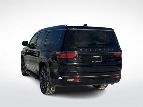 Used 2023 Jeep Wagoneer Series III w/ Preferred Equipment Group image 7
