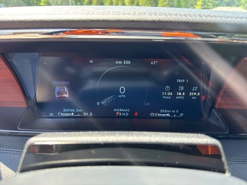 Used 2022 Lincoln Navigator Reserve AWD/4WD image 10