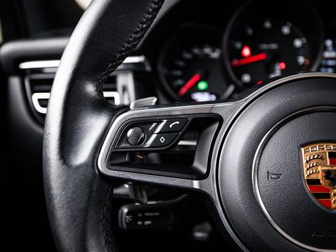 Certified 2021 Porsche Macan AWD/4WD image 17
