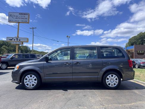 Used 2015 Dodge Grand Caravan American Value Package w/ UConnect Hands-Free Group FWD image 8