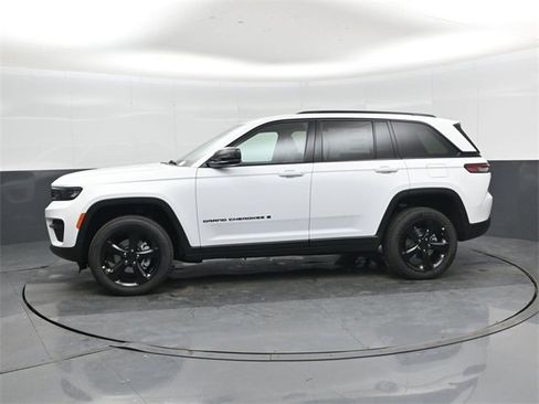 New 2025 Jeep Grand Cherokee Altitude image 7