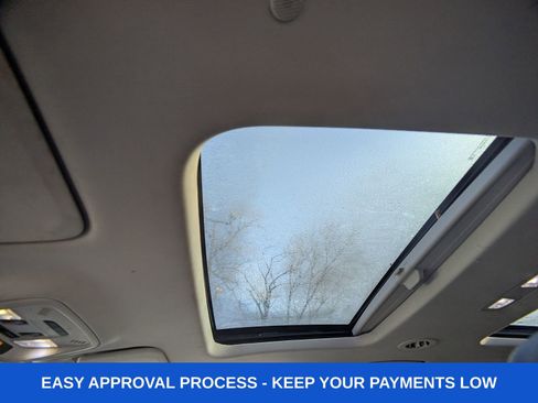 Used 2020 Chevrolet Traverse LT w/ LT Premium Package image 25