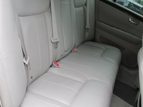 Used 2010 Cadillac DTS Luxury image 21