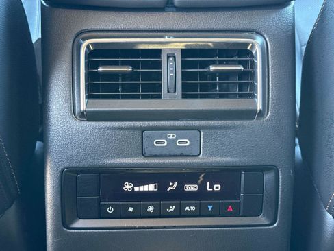 Certified 2024 MAZDA CX-90 Plug-In Hybrid w/ Preferred AWD/4WD image 18