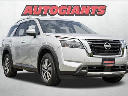 New 2025 Nissan Pathfinder SL w/ Cargo Package