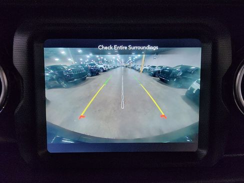 Used 2020 Jeep Wrangler Unlimited Sahara image 36