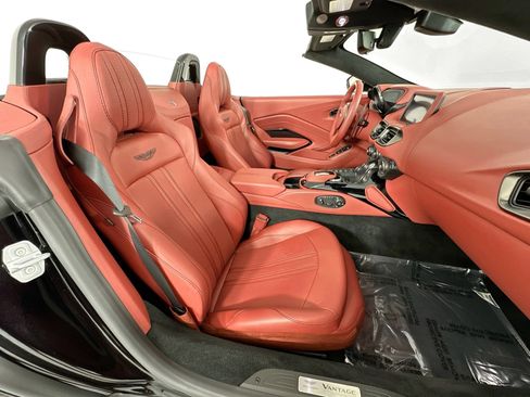 Used 2022 Aston Martin V8 Vantage Roadster image 26