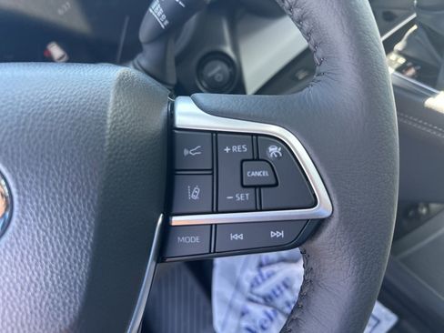 Certified 2026 Toyota Sienna XLE FWD image 6
