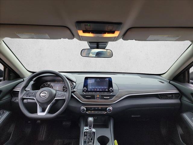 Used 2025 Nissan Altima 2.5 SV FWD image 17