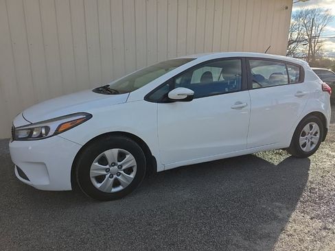 Used 2017 Kia Forte LX image 12