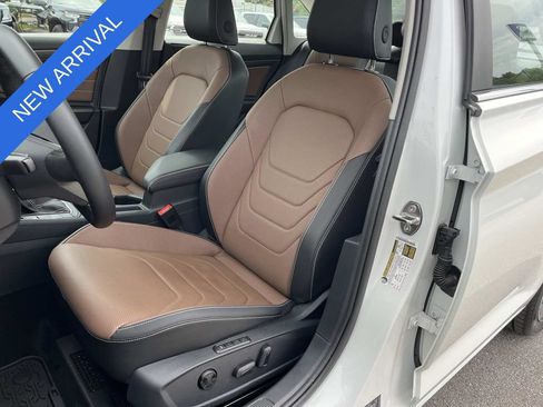Used 2025 Volkswagen Jetta SEL FWD image 28