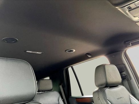 Used 2025 GMC Yukon Denali AWD/4WD image 17