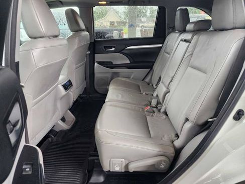 Used 2018 Toyota Highlander XLE AWD/4WD image 13