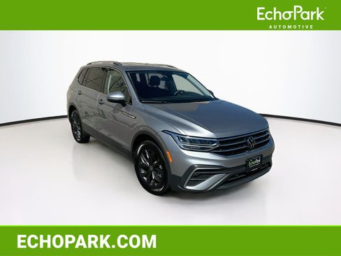 Used 2024 Volkswagen Tiguan SE AWD/4WD image 1