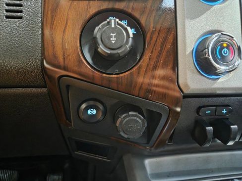 Used 2015 Ford F250 Lariat w/ Lariat Ultimate Package image 52