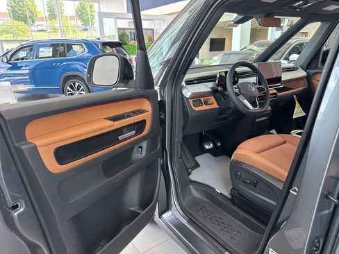 New 2025 Volkswagen ID. Buzz Pro S Plus AWD/4WD image 9