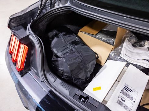 Used 2022 Ford Mustang Shelby GT500 w/ Carbon Fiber Track Pack RWD image 51