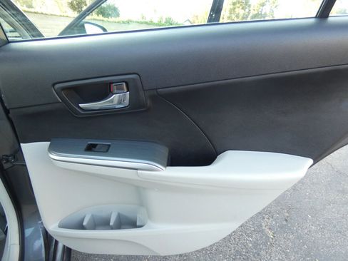 Used 2013 Toyota Camry LE image 40