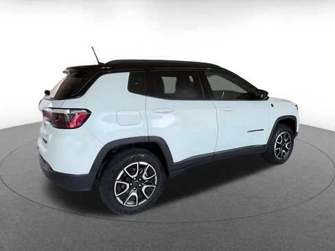 Used 2025 Jeep Compass Trailhawk AWD/4WD image 15