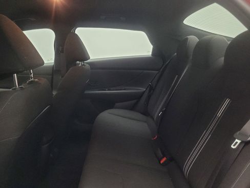 Used 2025 Hyundai Elantra Sport FWD image 18