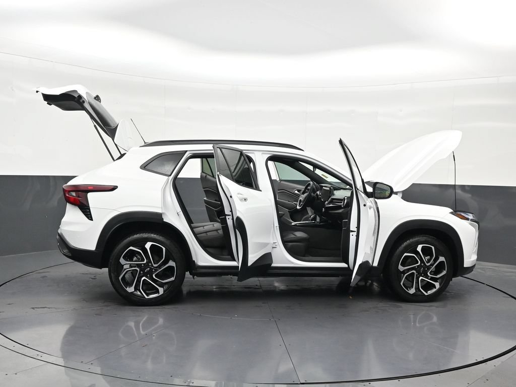 Used 2025 Chevrolet Trax RS FWD image 32