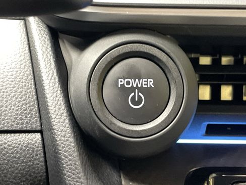 Certified 2024 Toyota Prius XLE image 28