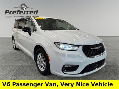 Used 2024 Chrysler Pacifica Touring-L