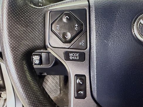 Used 2017 Toyota Tacoma TRD Sport image 14