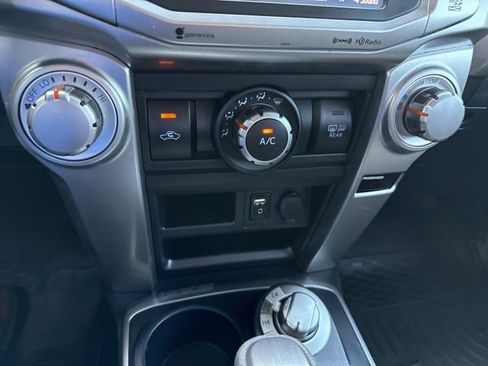 Used 2016 Toyota 4Runner SR5 AWD/4WD image 37