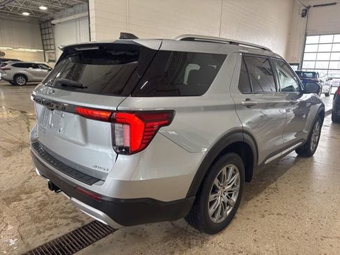 Used 2025 Ford Explorer Platinum image 3