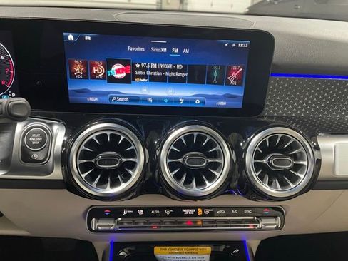 Used 2025 Mercedes-Benz GLB 250 GLB 250 image 20