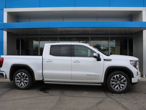 Used 2023 GMC Sierra 1500 Denali w/ Denali Reserve Package AWD/4WD image 2