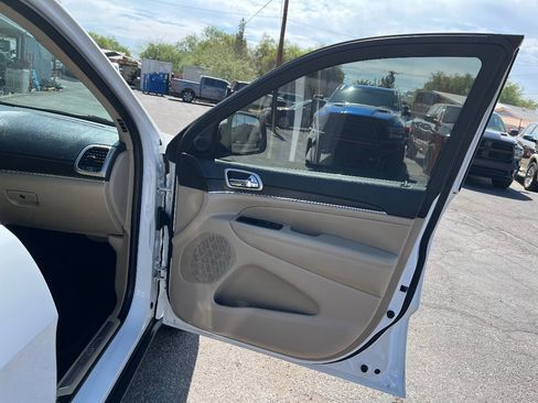 Used 2014 Jeep Grand Cherokee Limited w/ Luxury Group II RWD image 40