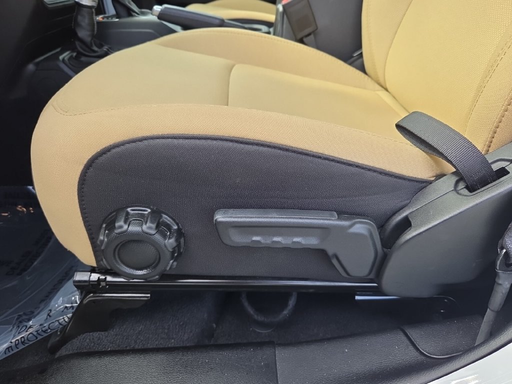 Used 2023 Jeep Wrangler Unlimited Sahara AWD/4WD image 11