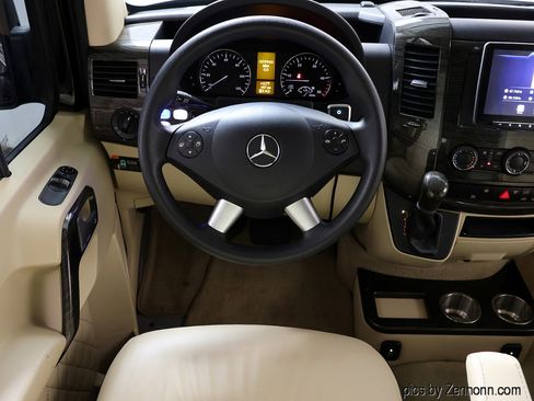 Used 2018 Mercedes-Benz Sprinter 3500 image 15