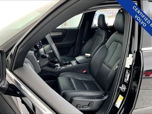 Certified 2025 Volvo XC40 B5 Plus image 33