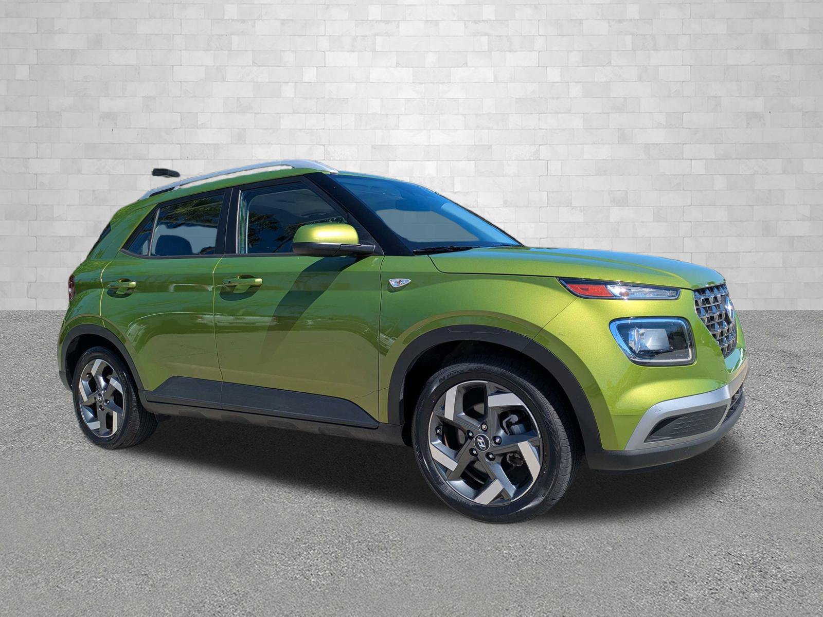 Certified 2024 Hyundai Venue SEL FWD image 1