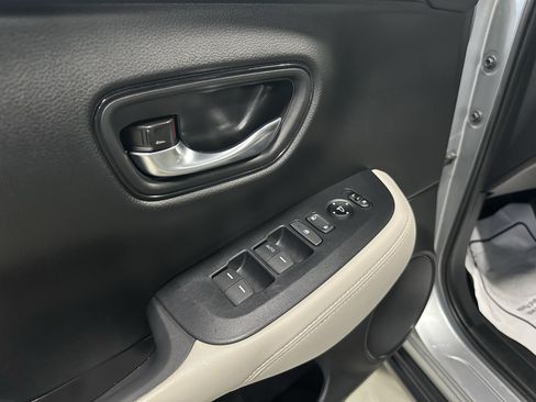 Used 2025 Honda HR-V LX image 19